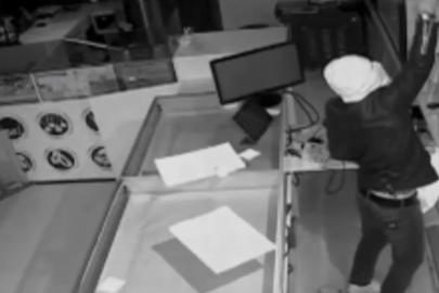 Şanlıurfa’da kuyumcuda hırsızlık anı kameraya yansıdı