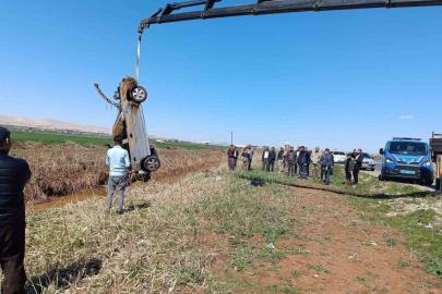 Şanlıurfa’da tahliye kanalına devrilen otomobilin sürücüsü yaralandı