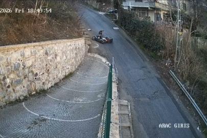 Sarıyer’de bozuk yolun sebep olduğu kaza kamerada: 1 yaralı