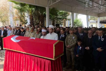 Şehidi, annesi ve kız kardeşleri gözyaşları içerisinde son yolculuğuna uğurladı