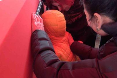 Şehit babaya son dokunuş: Yürek yakan veda