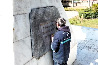 Şehitlikler 18 Mart’a hazırlanıyor