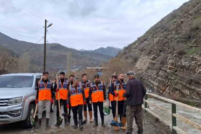 Sel sonrası 50 hayvan telef oldu, 2 ahır kullanılamaz hale geldi