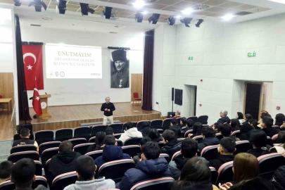 Selçuk’ta lise öğrencilerine güvenli internet semineri