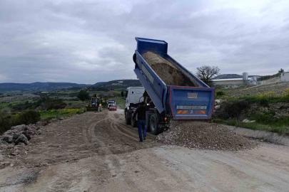 Selendi-Kula eski yolu yeniden trafiğe açıldı