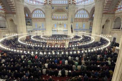 Selimiye Camii’nde restorasyon sonrası ilk bayram namazı kılındı