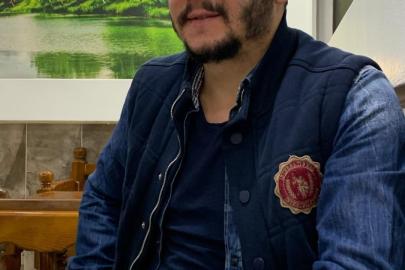 Sevgilisine ateş ederken araya giren arkadaşını başından vurdu, intihar etti