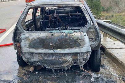 Seyir halinde otomobil alev aldı: 2 yaralı