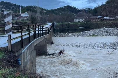 Şiddetli yağışların kullanılamaz hale getirdiği Sarıkavak Köprüsü 110 milyona yeniden yapılacak