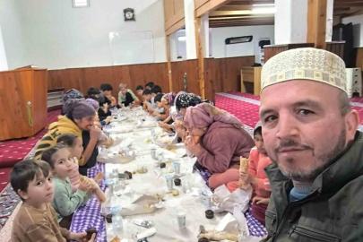 Silifke’de çocuklar iftarını camide açtı