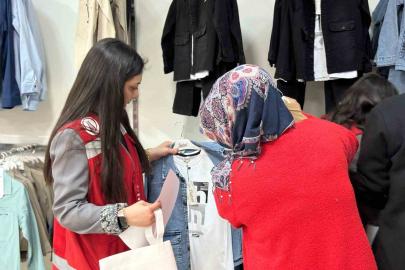 Sincan Belediyesi bin 500 çocuğa bayramlık hediye etti