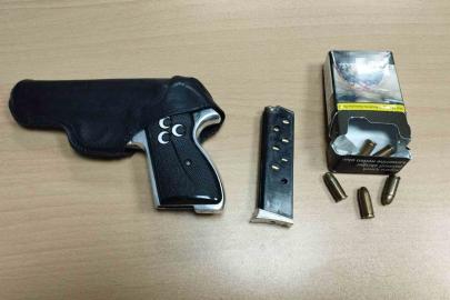 Sınırda kaçakçılık operasyonu: Minibüste silah ve mühimmat ele geçirildi