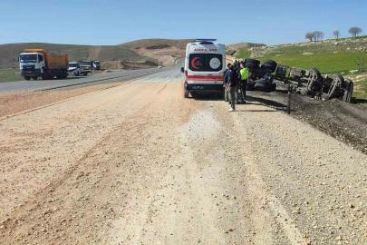 Şırnak’ta devrilen kamyonun sürücüsü yaralandı