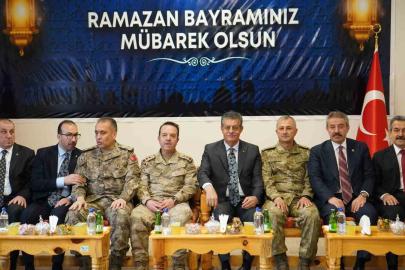 Şırnak’ta protokol-vatandaş bayramlaşması