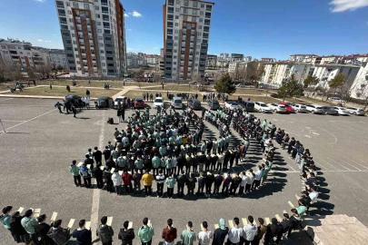 Sivas’ta 302 genç aynı anda Kuran-ı Kerim’i hatim etti