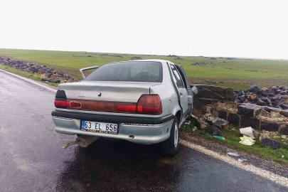 Siverek’te otomobil köprü duvarına çarptı: 5 yaralı