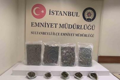 Sultanbeyli’de dron ile takip edilen uyuşturucu satıcısına operasyon kamerada