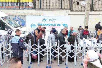 Sultangazi Belediyesi Ramazan’da da balık dağıtımını sürdürüyor