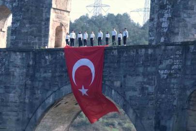Sultangazi’de istiklal ruhu tarihi mekanlarla buluştu: Gençlerden anlamlı klip
