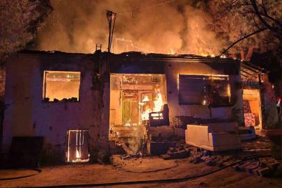 Sultanhisar’da müstakil ev alevlere teslim oldu