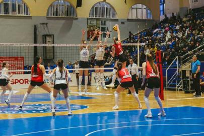 Sultanlar Ligi: Aydın Büyükşehir Belediyespor: 2 - Beşiktaş: 3