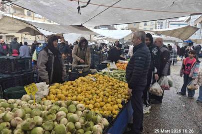 Tahmazoğlu, semt pazarı esnafını ziyaret etti