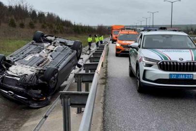 Takla atan otomobilden yara almadan kurtuldular