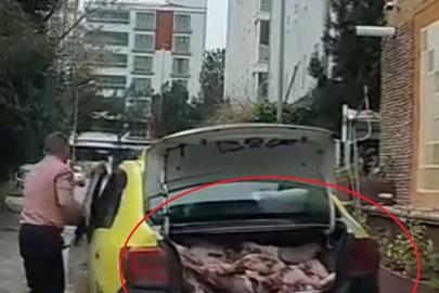 Taksinin bagajında uygunsuz şartlarda et sevkiyatı kameraya yansıdı