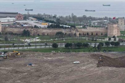 Tarihi Kazlıçeşme Meydanı’nda moloz utancı sona eriyor
