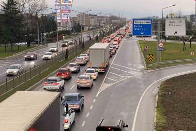 Tatilcilerin dönüş yolculuğu başladı, İnegöl’de trafik durma noktasına geldi