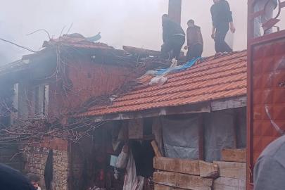 Tavşanlı’da korkutan yangın, iki katlı ev kullanılamaz hale geldi
