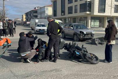 Tekirdağ’da otomobil ile motosikletin kaza anı kamerada