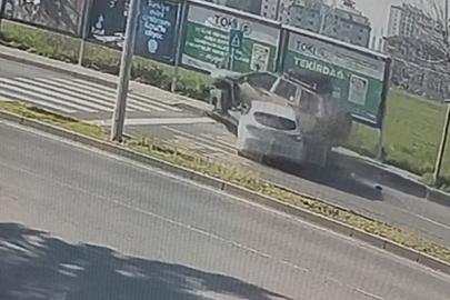 Tekirdağ’da otomobilin park halindeki cipe çarptığı kaza kamerada