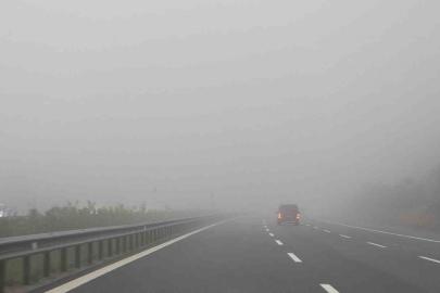 TEM Otoyolu Düzce geçişinde yoğun sis etkili oluyor