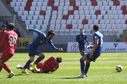TFF 2. Lig: Karaman FK: 1 - Beyoğlu Yeni Çarşı Spor Faaliyetleri: 2