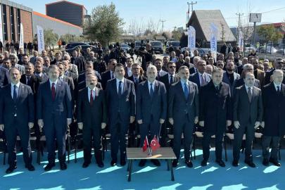 Ticaret Bakanı Bolat: "İran’la ticari taşımalar kontrollü bir şekilde devam ediyor"