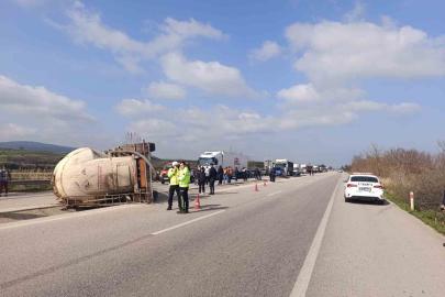 Tır devrildi: 1 yaralı