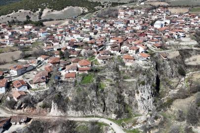 Tokat’ta 5,6 büyüklüğündeki depremin merkezi Pınarbeyli havadan görüntülendi