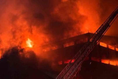 Trabzon’da fındık fabrikasındaki yangına müdahale devam ediyor