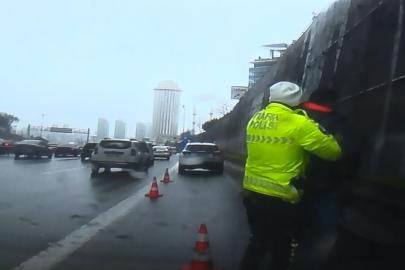 Trafikte boğanıza şeker kaçtı, polisin Heimlich manevrası ile hayata döndü