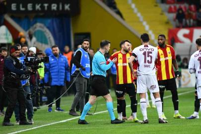 Trendyol Süper Lig: Kayserispor: 0 - Trabzonspor: 1 (Maç devam ediyor)
