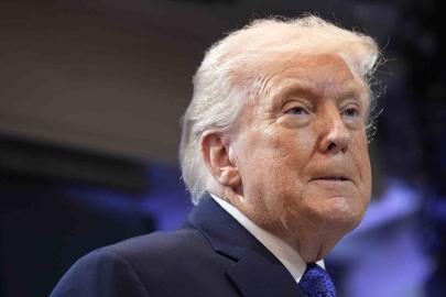 Trump: "(İran) Son birkaç saat içinde 10 adet mayın döşeme botunu veya gemisini imha ettik"