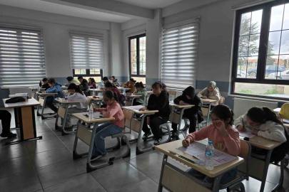 TÜGVA’nın ’Kitap Kurdu’ sınavı Eskişehir’de tamamlandı