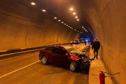 Tünelde iki otomobil çarpıştı: 7 yaralı