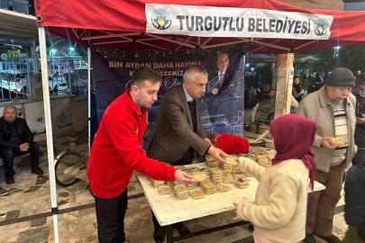 Turgutlu Belediyesinden Kadir Gecesi’nde helva ikramı