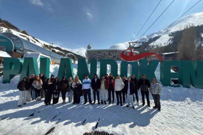 Üniversiteli gençler Erzurum’u gezdi