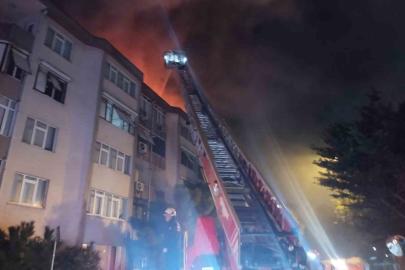 Üsküdar’da site içindeki binanın çatısında yangın paniği
