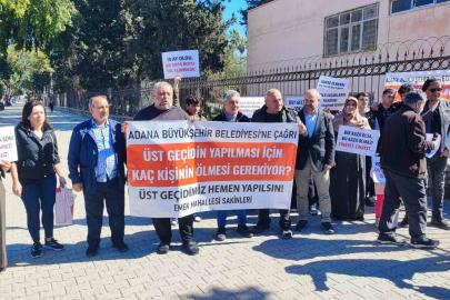 Üst geçit isteyen mahalleli eylem yapıp belediyeye tepki gösterdi