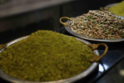 Uzmanından ‘ucuz tatlı’ uyarısı: Yer fıstığı ve kabak çekirdeğini fıstık diye satıyorlar