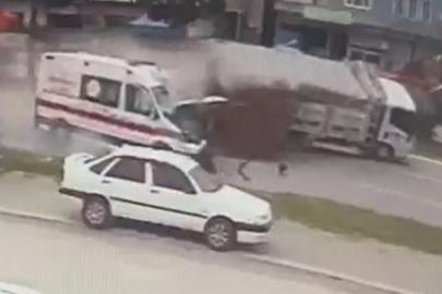 Vakaya giden ambulansın kaza anı kamerada: 1 ölü, 3 yaralı